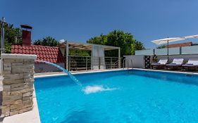 Holiday House Mala